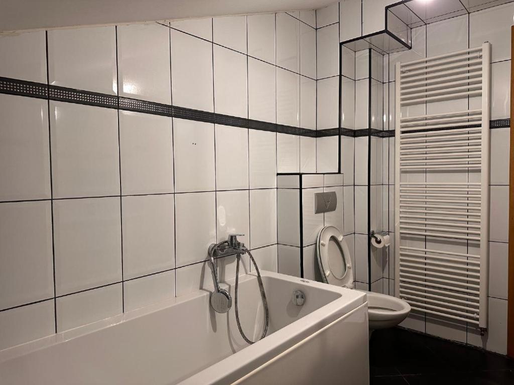 Rooms Near The Airport Sarajevo Exterior photo